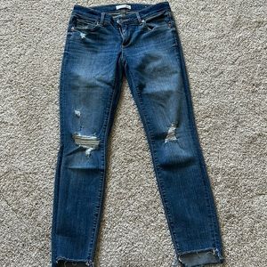 Distressed skinny Jean